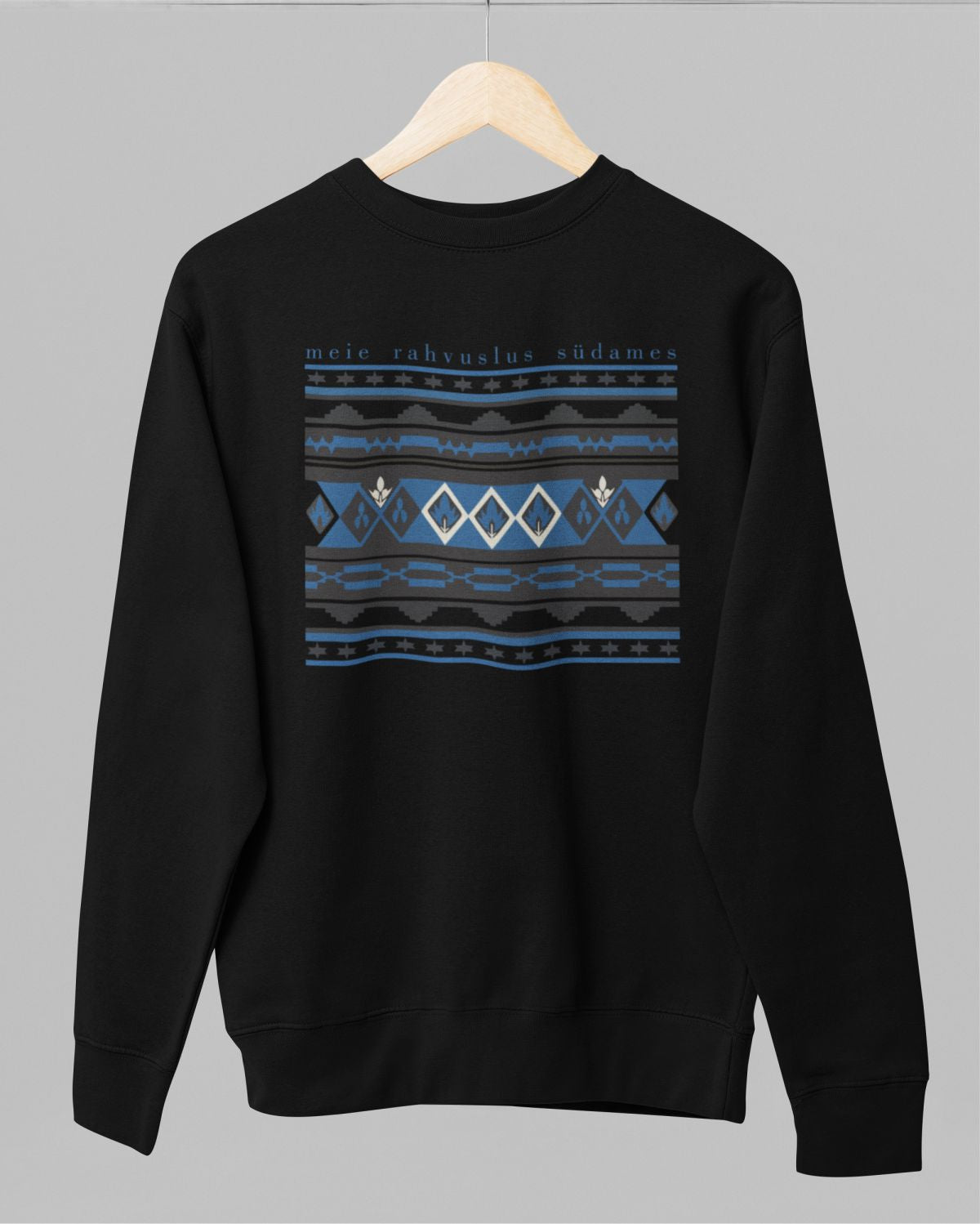 Must pusaer ilma kapuutsita "Meie rahvuslus südames"