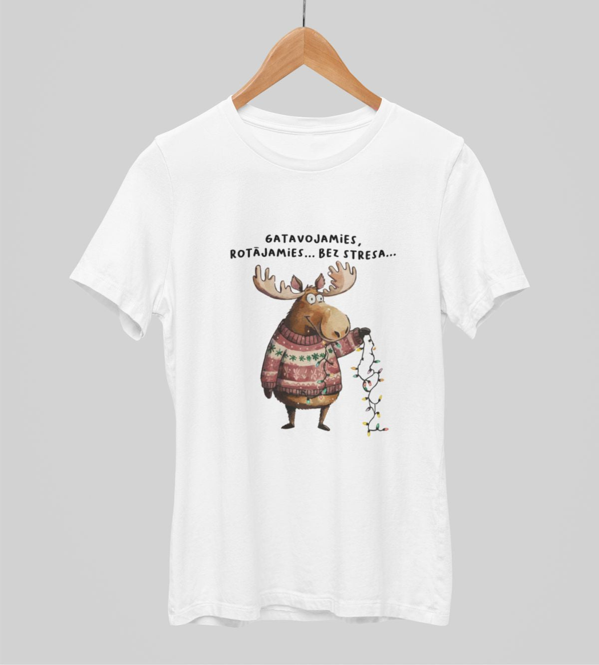 Balti UNISEX krekli "Gatavojamies, rotājamies... Bez stresa..."