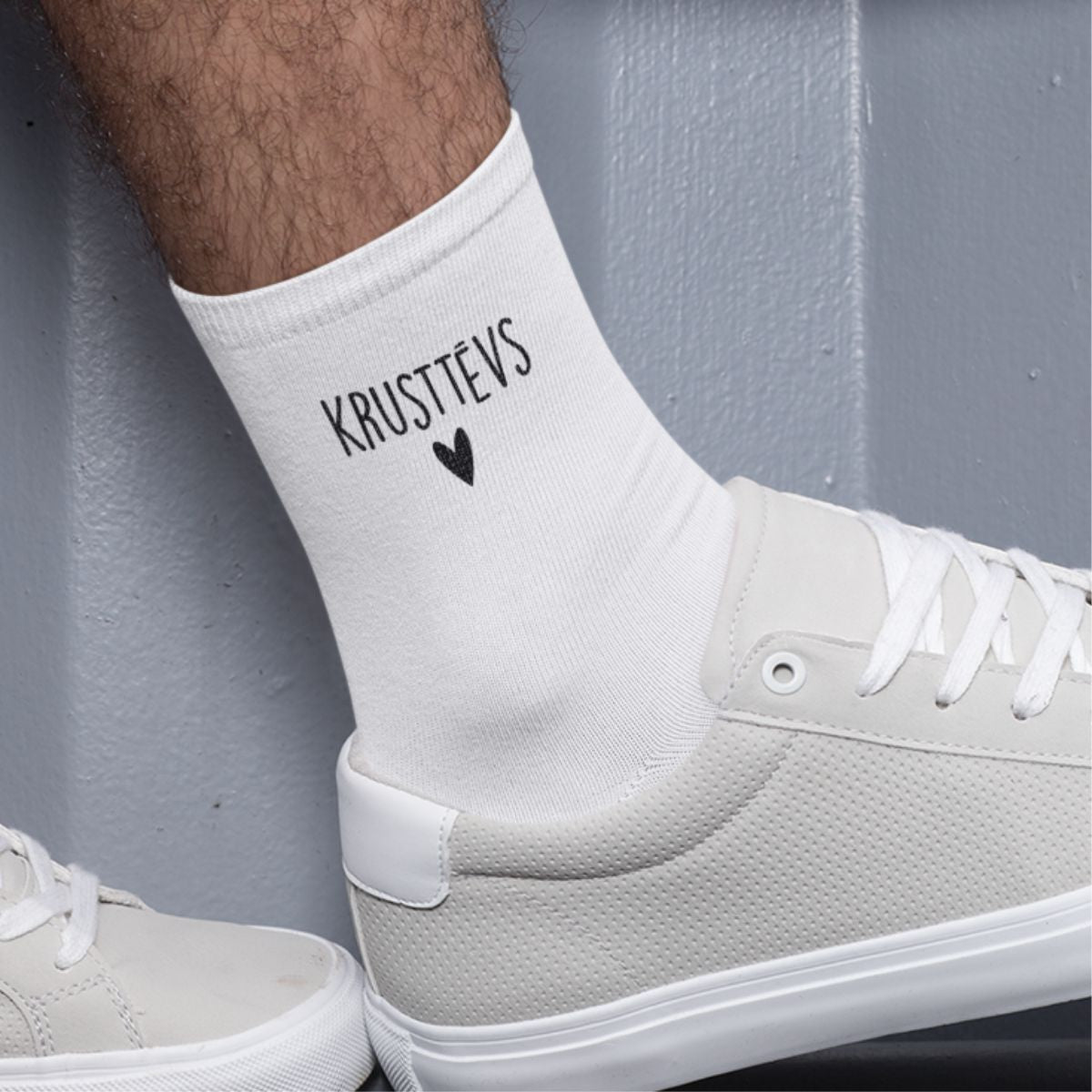 Baltas zeķes "Krusttēvs ar sirsniņu"