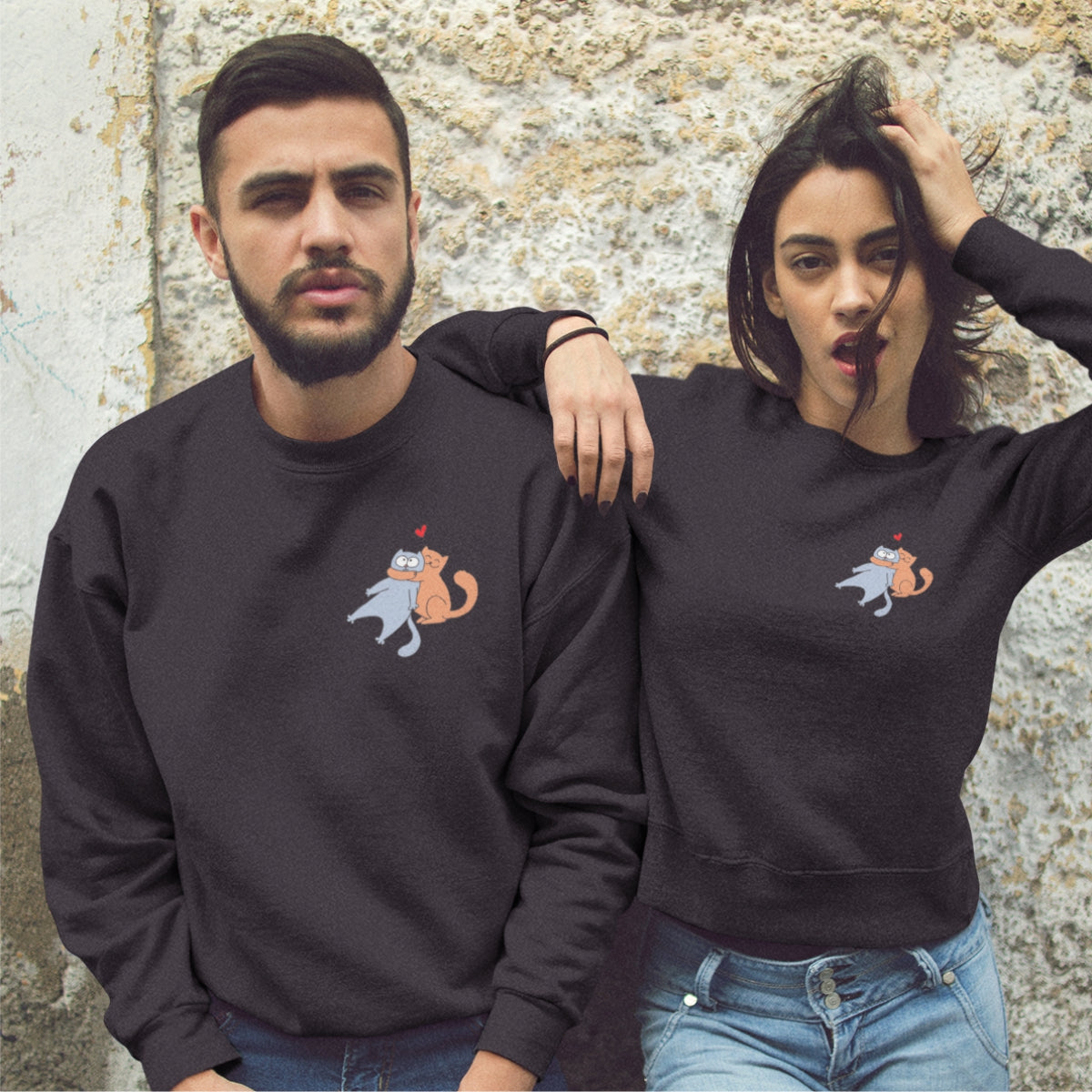 Mustad kapuutsita dressipluusid paaridele „Kallistavad kassipojad“