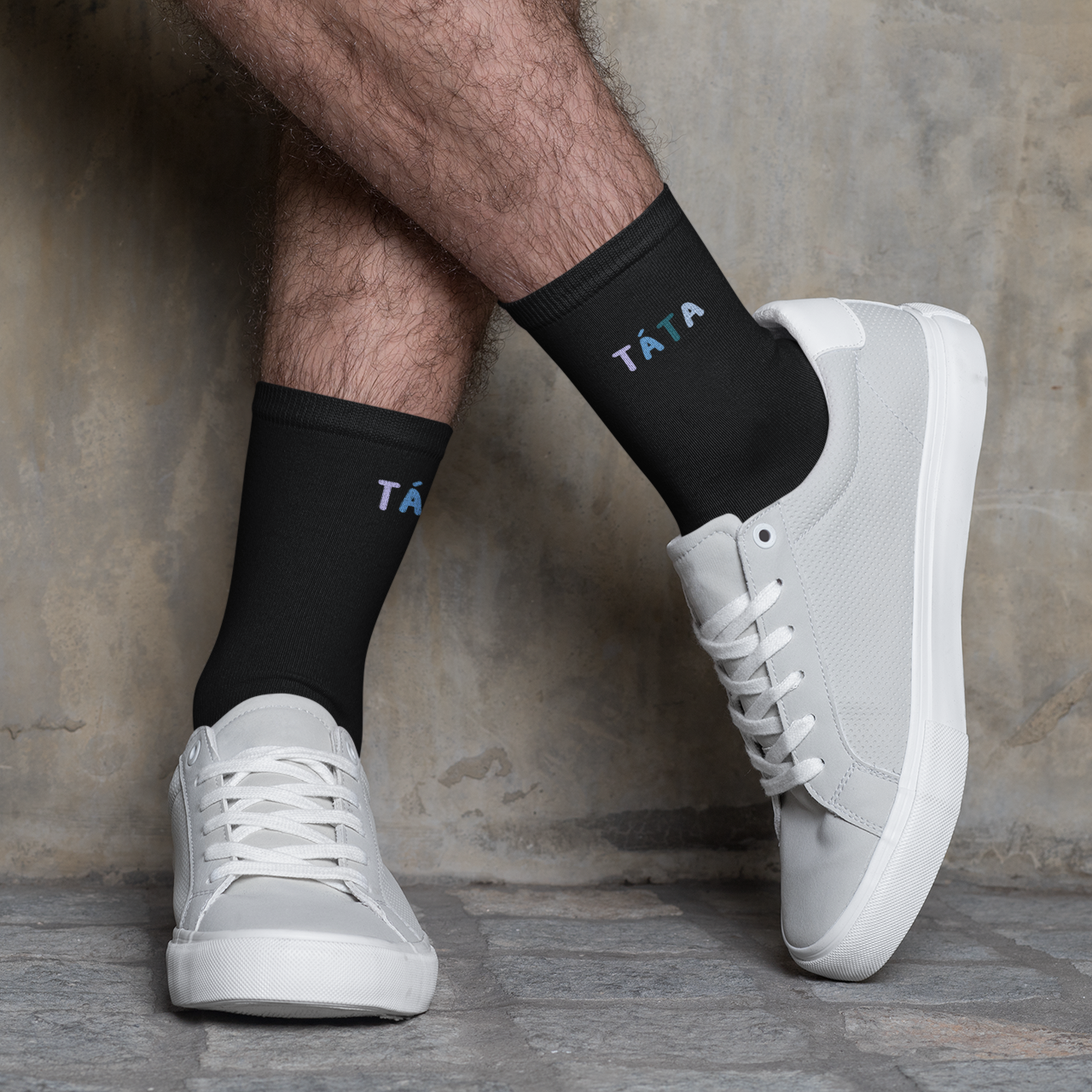 Černé ponožky "Táta". Zabaleno v hnědé stylové krabičce.