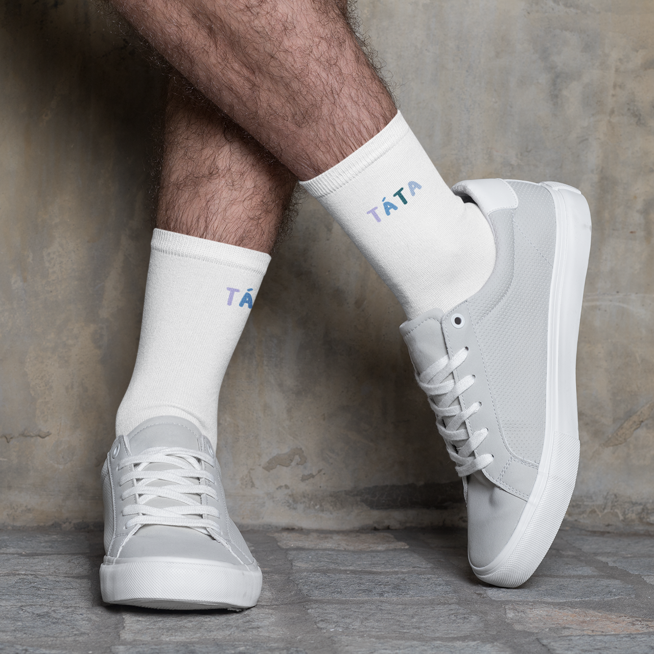 Bílé ponožky "Táta". Zabaleno v hnědé stylové krabičce.